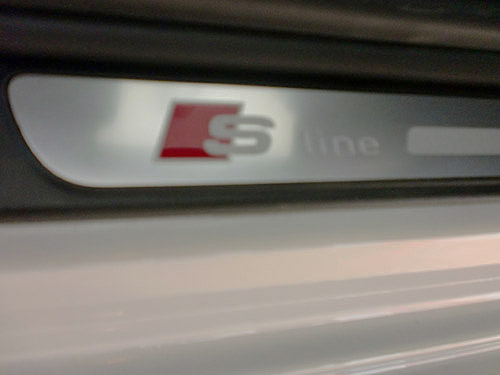 アウディＡ4　2.0TFS　Iクワトロスポーツライン：S-LINE