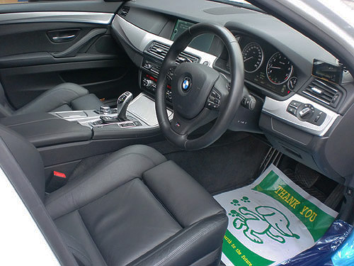 BMW　528i　Mスポーツ：運転席