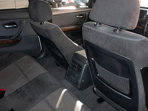 BMW　320I　Mスポーツ：後部座席