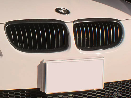 BMW　320I　Mスポーツ：グリル　マットブラックペイント・エンブレム　カーボンタイプ