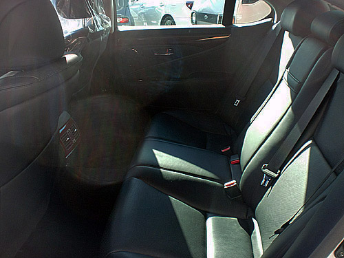 レクサスLS460バージョンS　Iパッケージ：後部座席