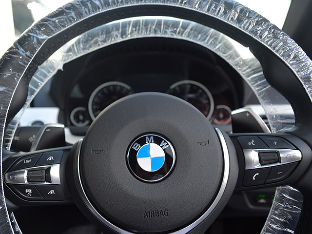BMW：ハンドル