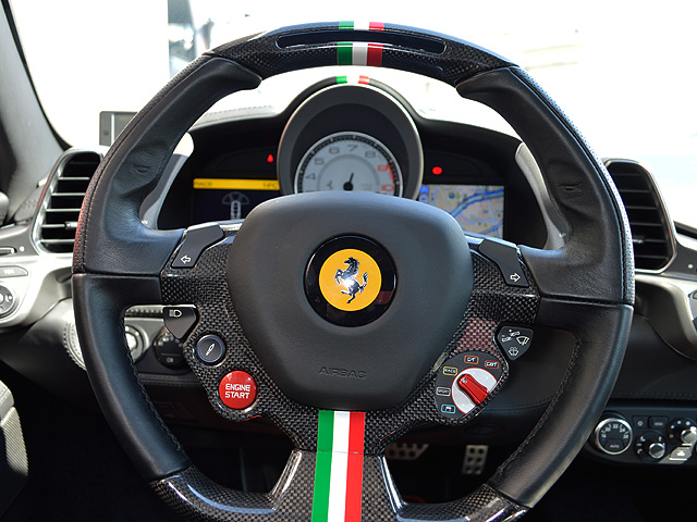 フェラーリ458イタリア　SVRｺﾝﾌﾟﾘｰﾄ：ハンドル