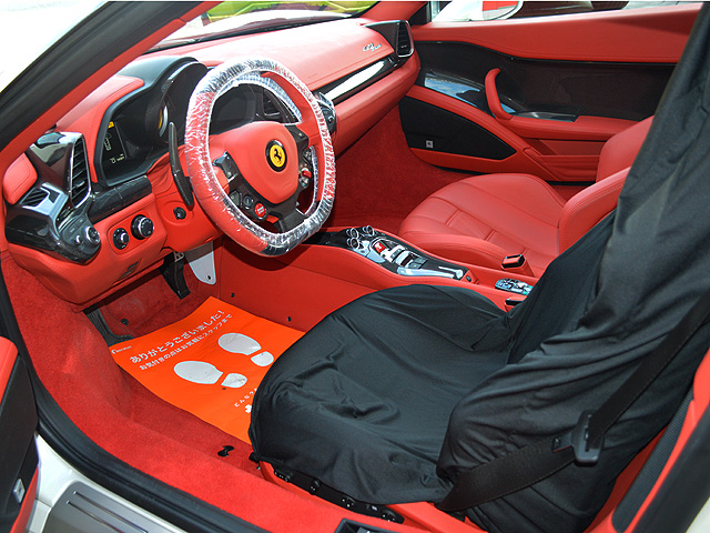 フェラーリ458スパイダー:運転席