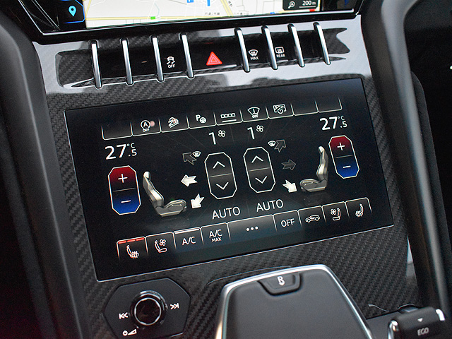 �����{���M�[�j�E���X�@�y���t�H���}���e