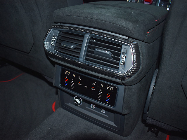 �����{���M�[�j�E���X�@�y���t�H���}���e�F